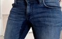 Dream Factory: Jeans molhando closeup