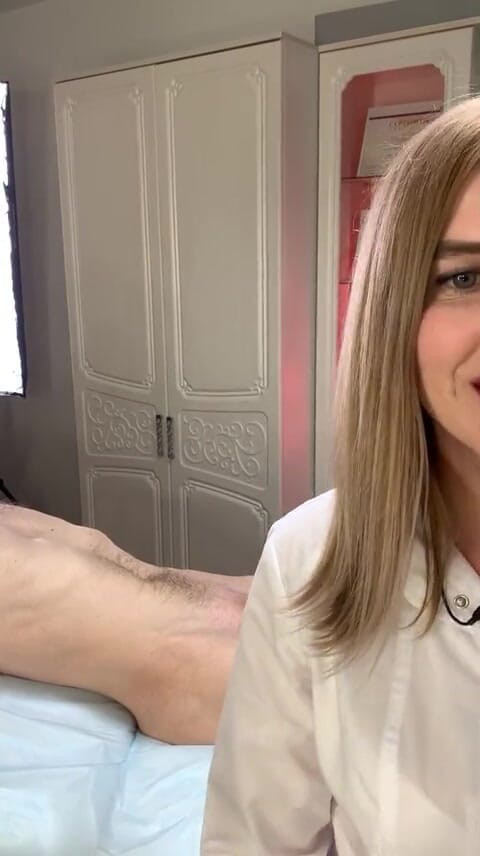 SugarNadya: Hoe komt een klant klaar tijdens een trimmer scheersessie met...