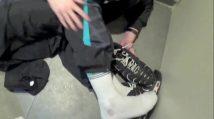 Sneaker gay: Fuck scally boy in jogging