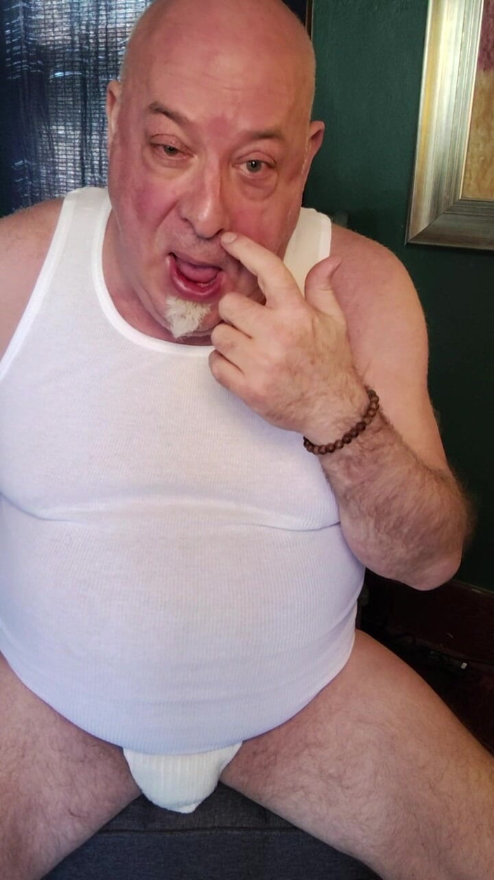 beardaddychub: Padrasto mostra ao enteado como ele gosta!