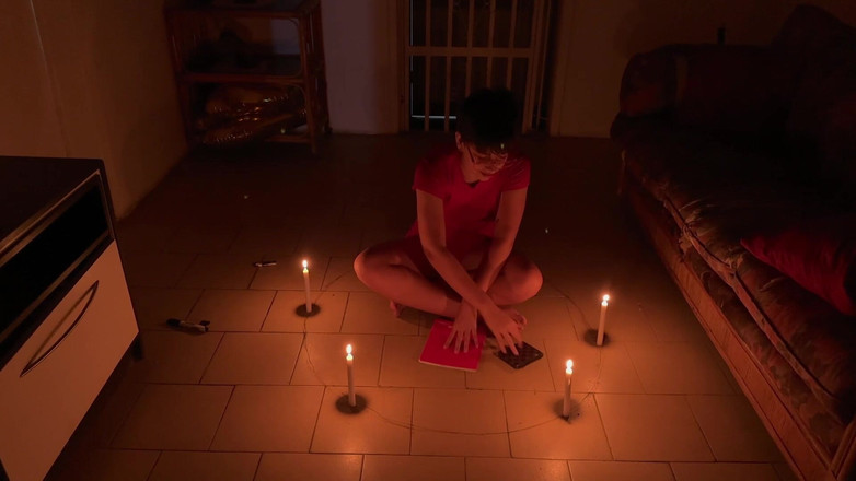 SugarPose: Hoe je een geest kunt oproepen - de naakte avonturen van...