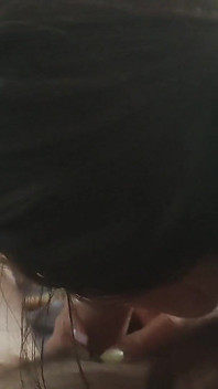 年轻的继妹想快速吸吮并逃课