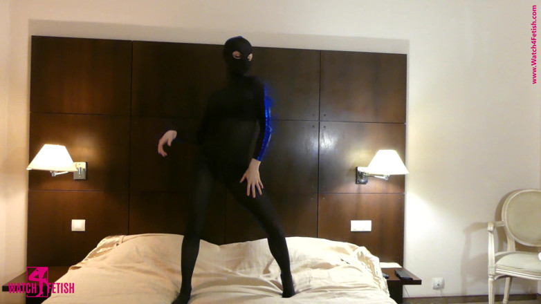 Gymnastic: Masked contortion dream