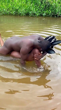Big Daddy Und Twink Haben Spaß Hinter Dem Flussufer