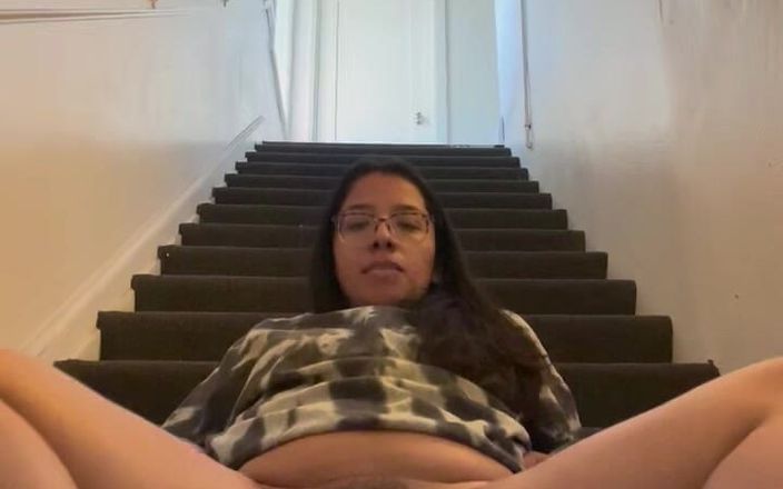 Erka da slut: 직장에서 자신의 자산을 보여주고 자위하는 Erika Latina 엄마