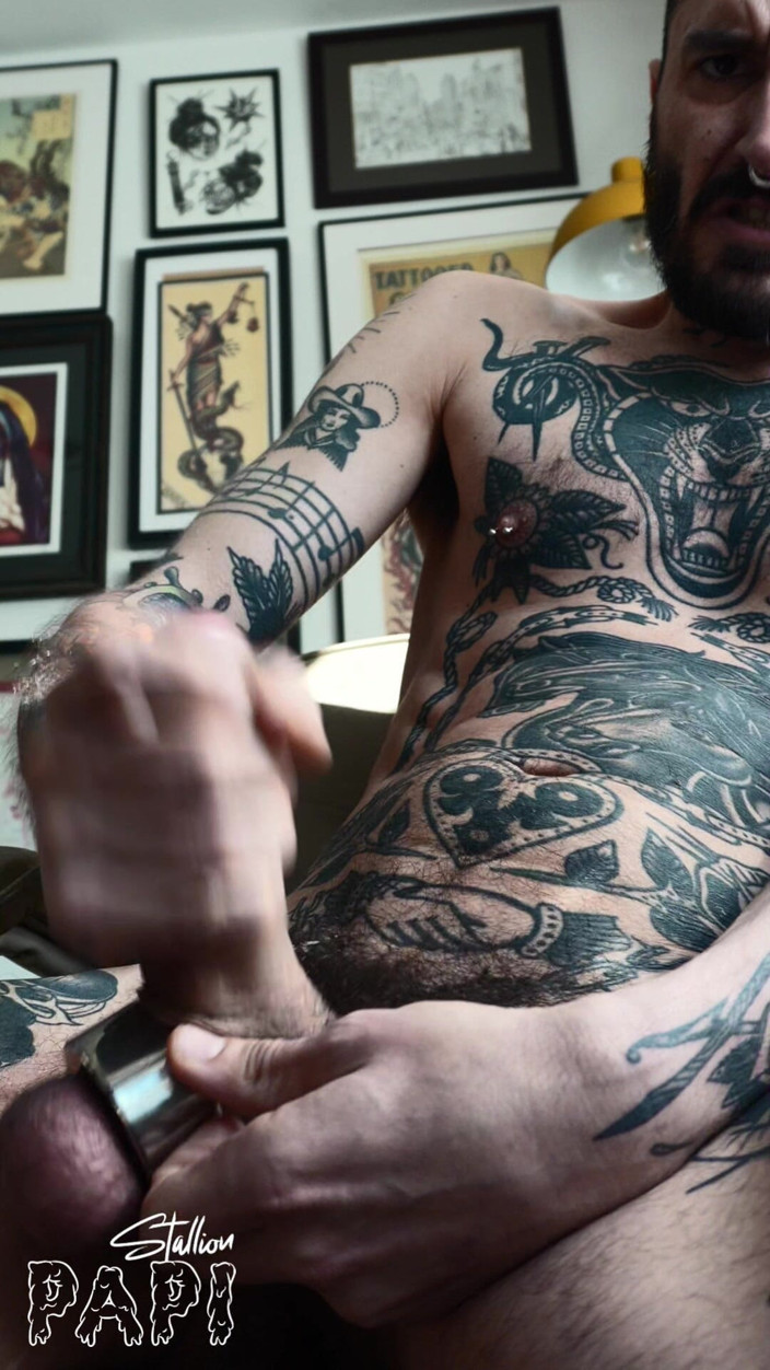 Stallion papi: Jacking off
