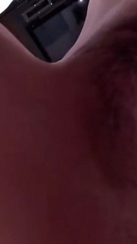 Элегантная капитуляция: утонченная офисная красотка предоставляет каждое желание в глубокой, теплой отделке