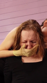 Порка одежды - отрезай платье - лесбийская извращенная игра (Arya Grander и госпожа священник)