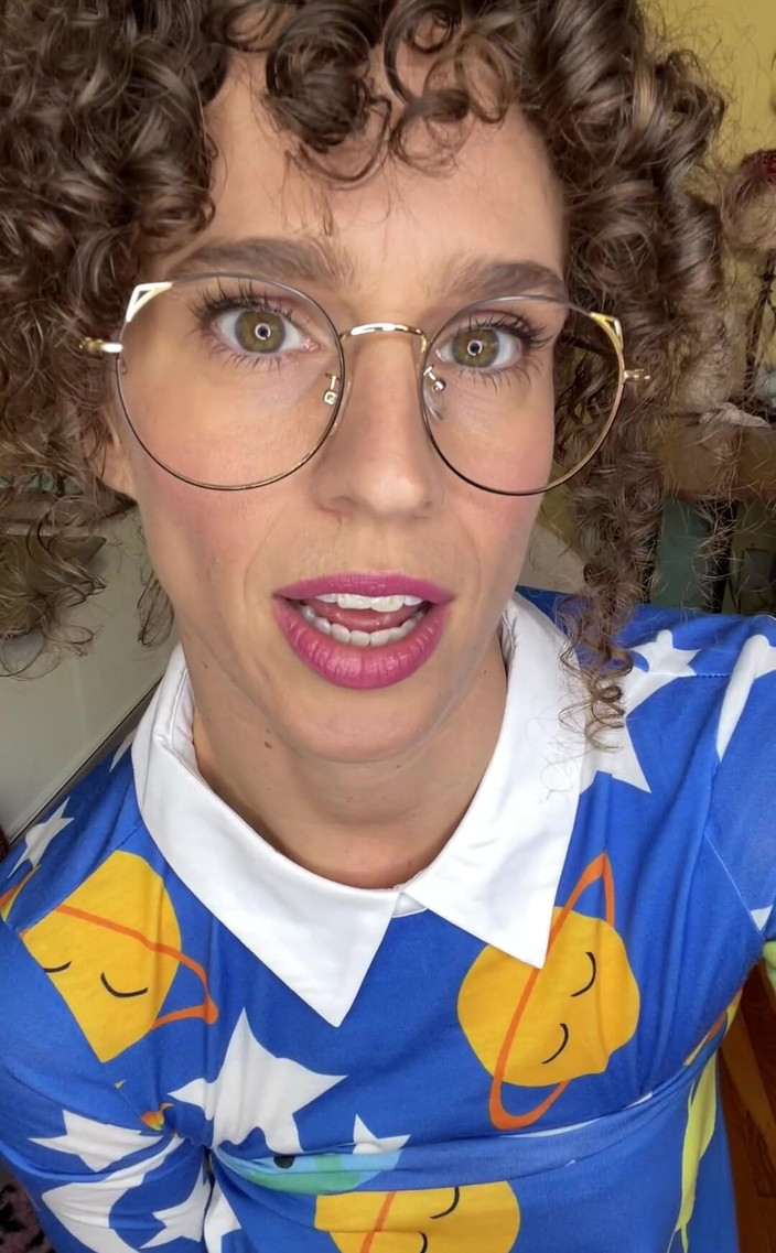 VibeWithMommy: JOI - nevlastní dcera navštíví nevlastního otce na pracovní den! Zjistí, že...