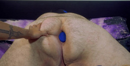 Masked Chaser and Bear: Zabawa z tyłkiem Niedźwiedzia i szarpanie się, aż spuści. Strzelił...