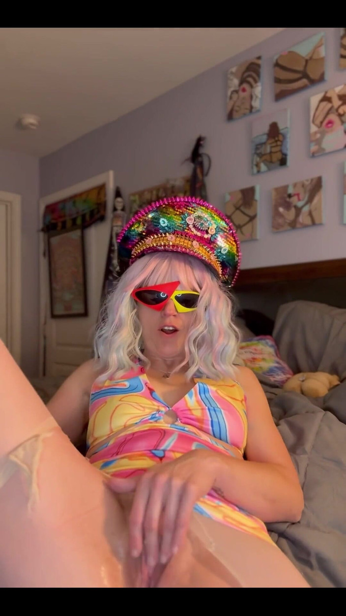 Suzy Wylde: 3575796123.mp4