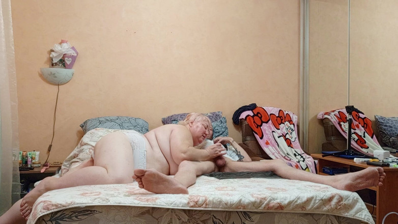 Zona901: Nachbarin macht blowjob mit spermaschlucken