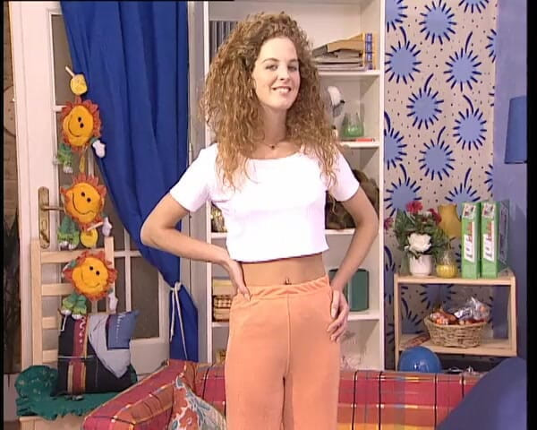 YOUR FIRST PORN: Sharlet se holí a prstí si kundičku před kamerou Softclip