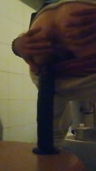 Culopeke: Young man enjoys anal sex