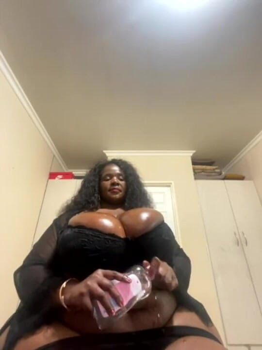 Legendary Booty Overdose: Adorare de țâțe mari și frumoase și striptease