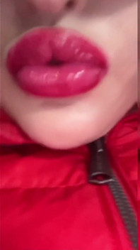 Turn Into My Dumb Bimbo Sissy - Lip - Chupando Asmr para Pretty Face Obsession Clip por Findom Goaldigger