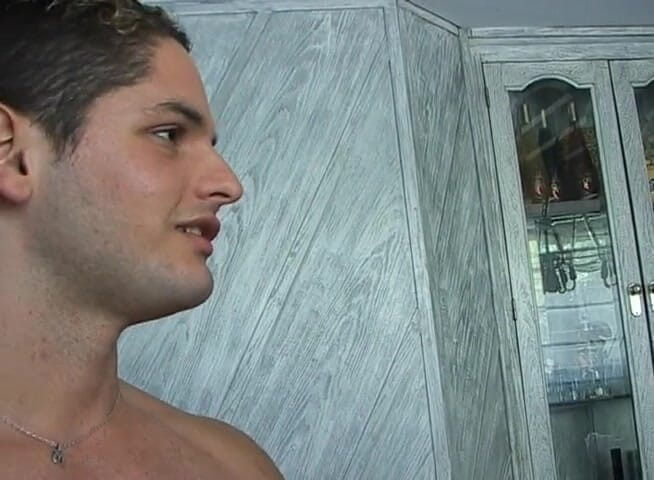 Chicks with Dix: Loira travesti cadela batendo no cu