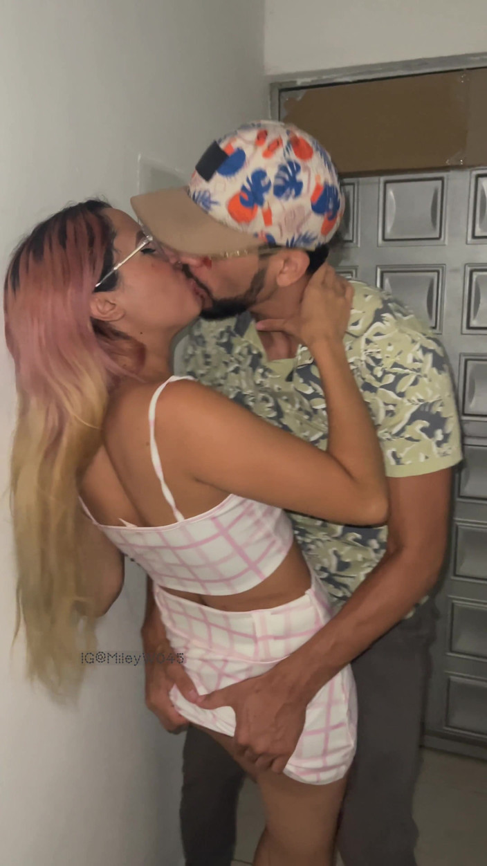 Bigsensation21: Baise sympa après une soirée déjantée