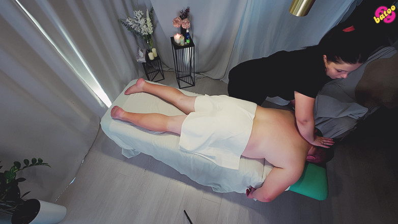 beauty_and_the_other_one: Zarezerwował premium masaż relaksacyjny, ale także dostał podwójne szczęśliwe zakończenie