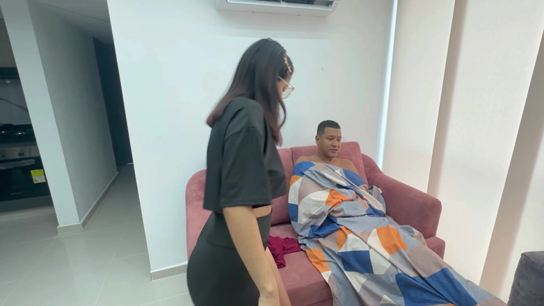 Saraymike: Eu quebro a bunda da minha tímida meia-irmã latina debaixo...