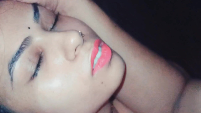 Hot Sis: Latika geiles gesicht mit stiefbrust großem schwanz