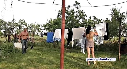 Duża cycata na zewnątrz wewnątrz -DVD-