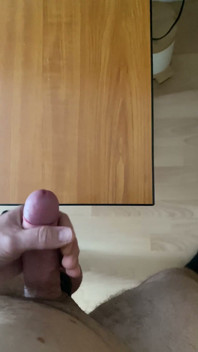 Ejaculare cu un penis de 15 cm șochează starurile porno