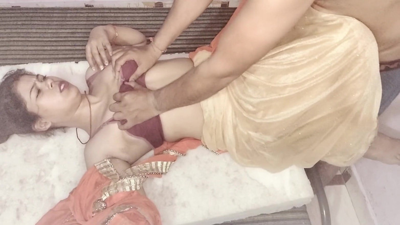 Sexy Girlfriend Girl: 18letá desi indická teenagerka s velkými prsy vášnivě ošukaná nevlastním...