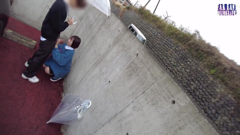 Far East pornography: 그녀가 자신을 Bares 1/3 어디든지 반짝이는 장난 꾸러기 흔적을 떠날 때 젖은 마크 방황