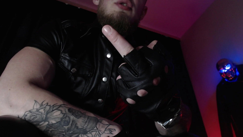 Hunky time: Alpha W Skórze I Ślini Się Z Dominacją