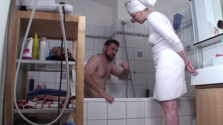 Femdom Austria: Czyszczenie ust Joschi za pomocą mydła