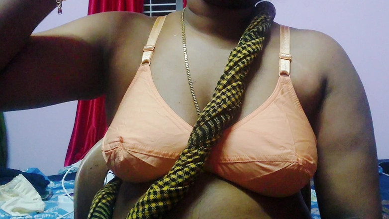 Desi Mohini: Nadržená sexy Mohini Bhabhi Hardcore s milencem