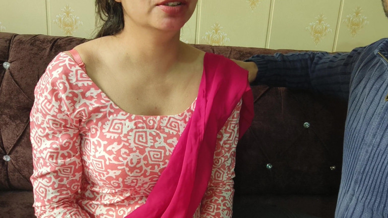 Hornycouple149: Remaja desi India Saara tergoda apabila kawan menceritakan kisah seksnya