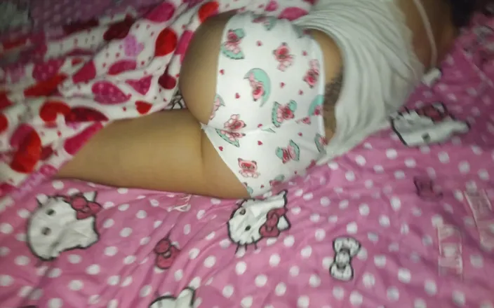 Littlesexyowl: Creampie. Můj nevlastní otec přišel do mého pokoje a řekl dobrou...