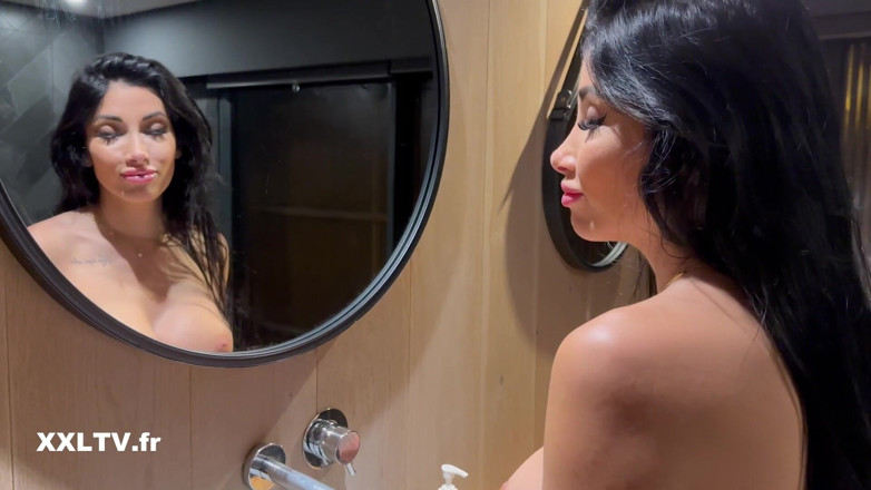 XXLTVFR: Orgía sorpresa en un club swinger