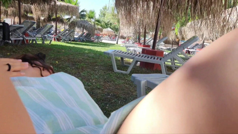ExpressiaGirl: Heiße stiefschwester expressiagirl zeigt ihr vermögen in einem öffentlichen wasserpark und...