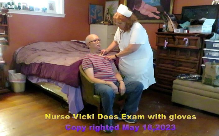 BBW nurse Vicki adventures with friends: Tanda vital dan ujian lisan perawat dengan sarung tangan - video...