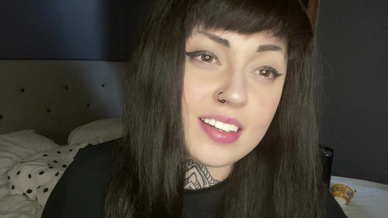 Miss Valentina: Punheta com wifey na casa joi