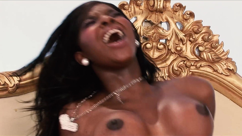 BestPorn85: Жасмін Лау займається міжрасовим сексом у день свого весілля, і він не її наречений