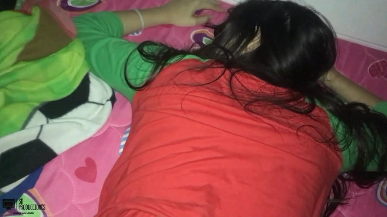 Emma vict: Bela latina magrinha montada no pau do padrasto Antonello - pornô...