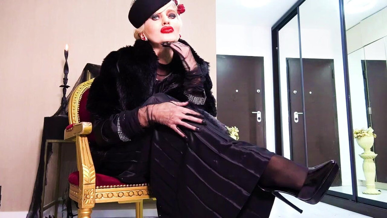 Goddess Celine: Dominatoare feminină Made2kiss