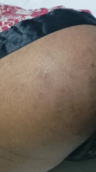 Ce cul rose demande une fessée amateur maison plus intense et du sexe hardcore