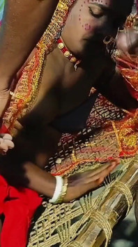 Te-am văzut acum trei ani în primul meu videoclip din noapte, romantism cu soția soțului desi