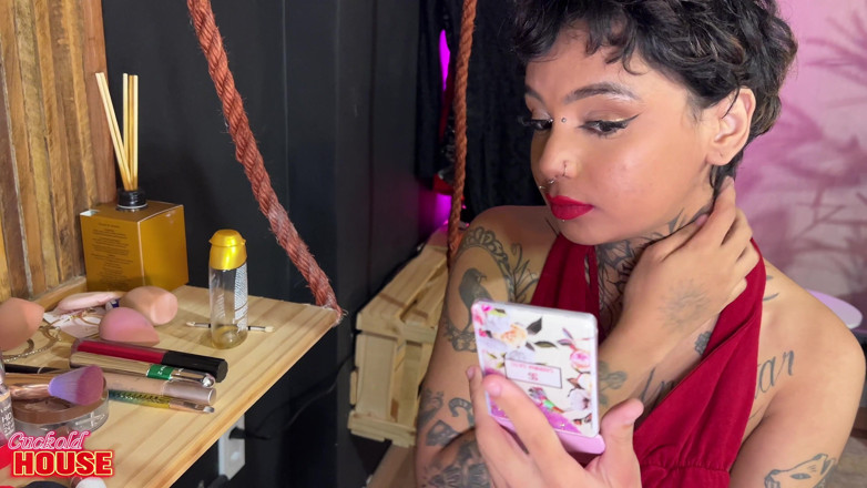 CuckoldHouse: Вона збиралася в свінгер-клуб, але замість цього отримала пеніси, доставлені друзями її хлопця-рогоносця