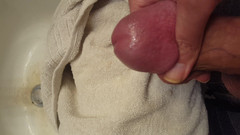 CosmicKastaway: Eu me masturbando em uma toalha