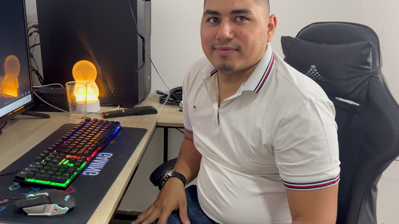 Pronoia Mey: Sozinho Em Casa Com Meu Meio-irmão, Preciso De Um Pouco...