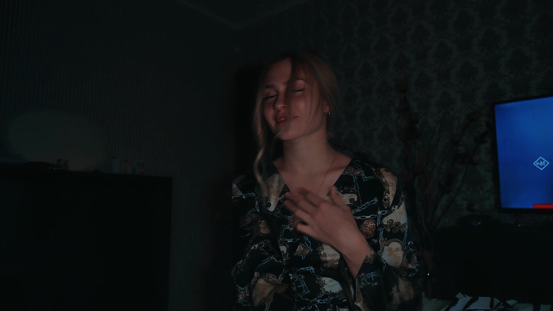 LuxuryMur: Rayuan ibu tiri untuk mengisap kontol dimahkotai dengan keberhasilan - dengan...