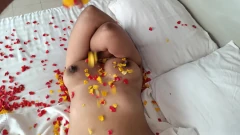 Тамільські нові подружні пари на святкуванні медового місяця в приватному готелі