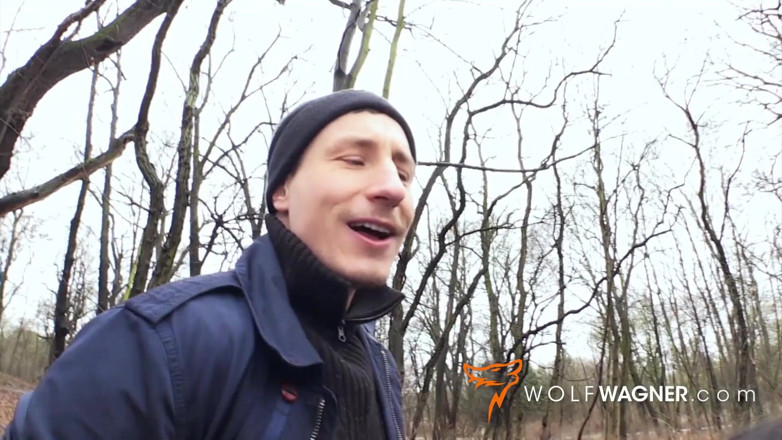Wolf Wagner Com: Stella dikongkek gaya doggy di taman & menelan air mani panas!