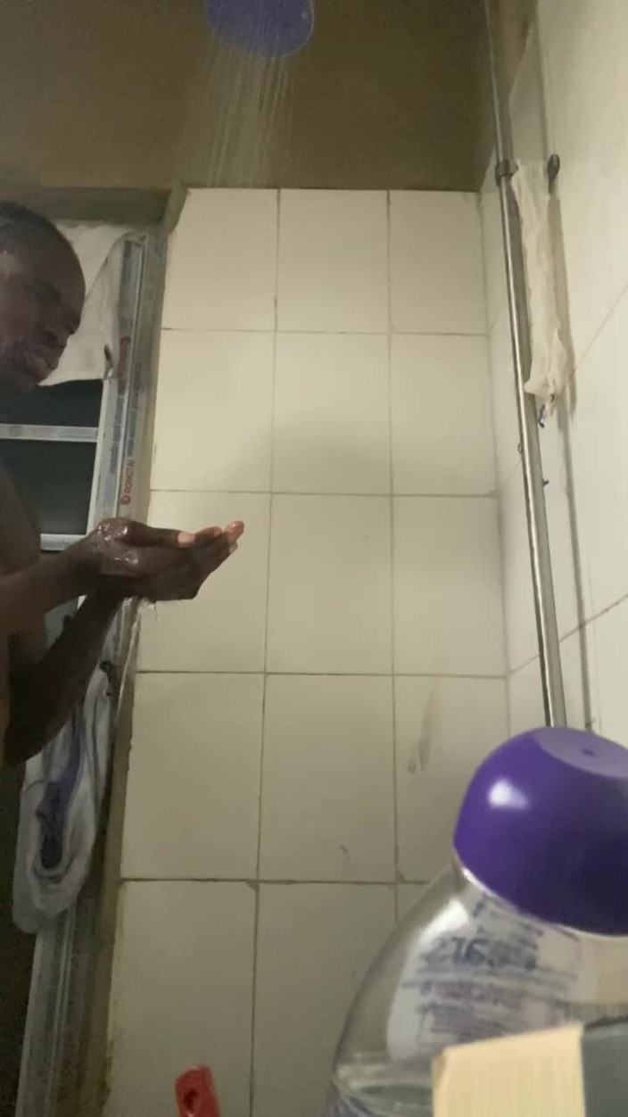 Black shooterr: Duș și twinkling